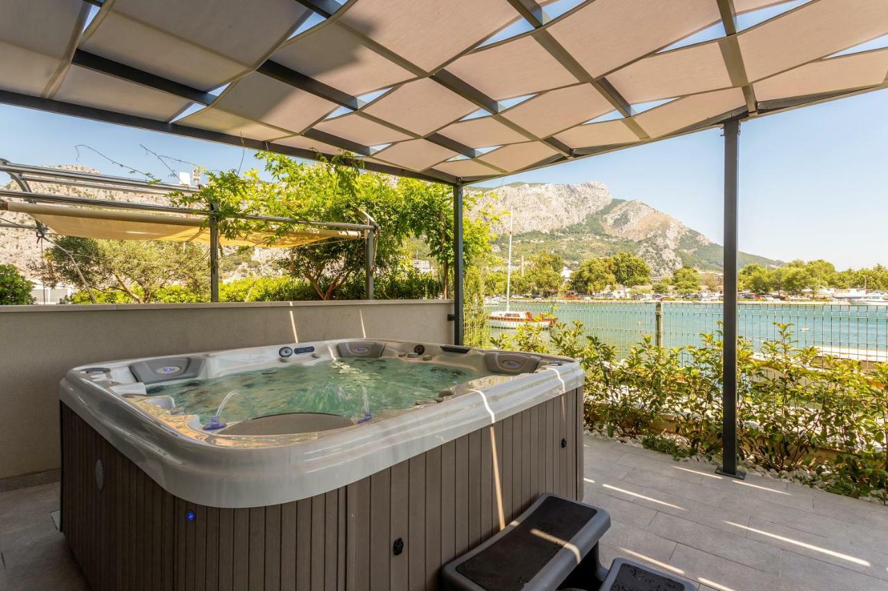 Luxury Apartment With Hot Tub Omiš Kültér fotó