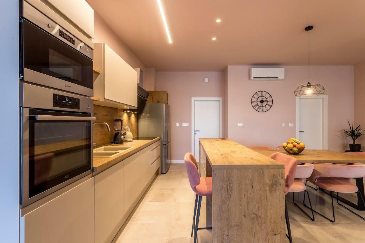 Luxury Apartment With Hot Tub Omiš Kültér fotó