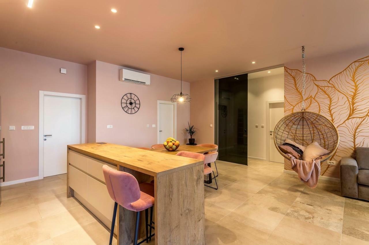 Luxury Apartment With Hot Tub Omiš Kültér fotó