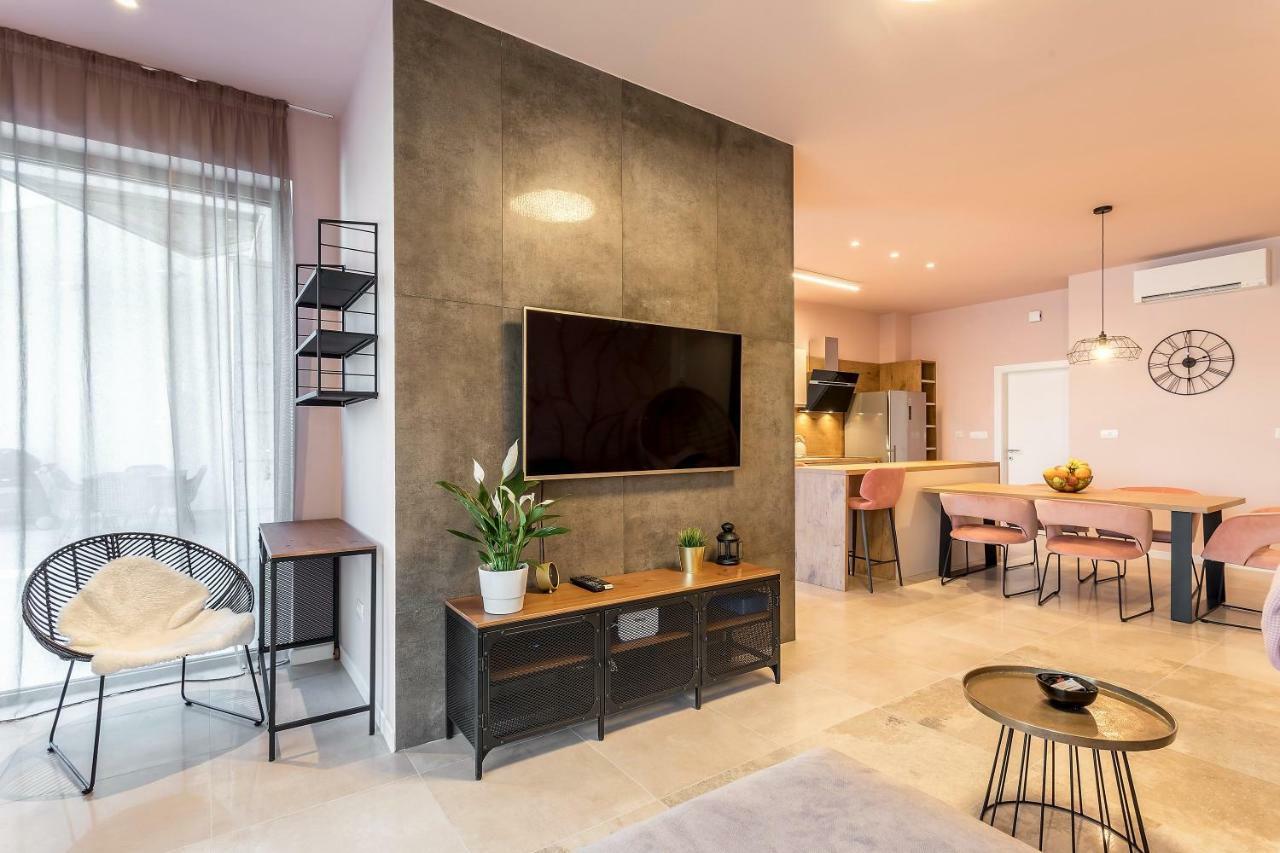 Luxury Apartment With Hot Tub Omiš Kültér fotó
