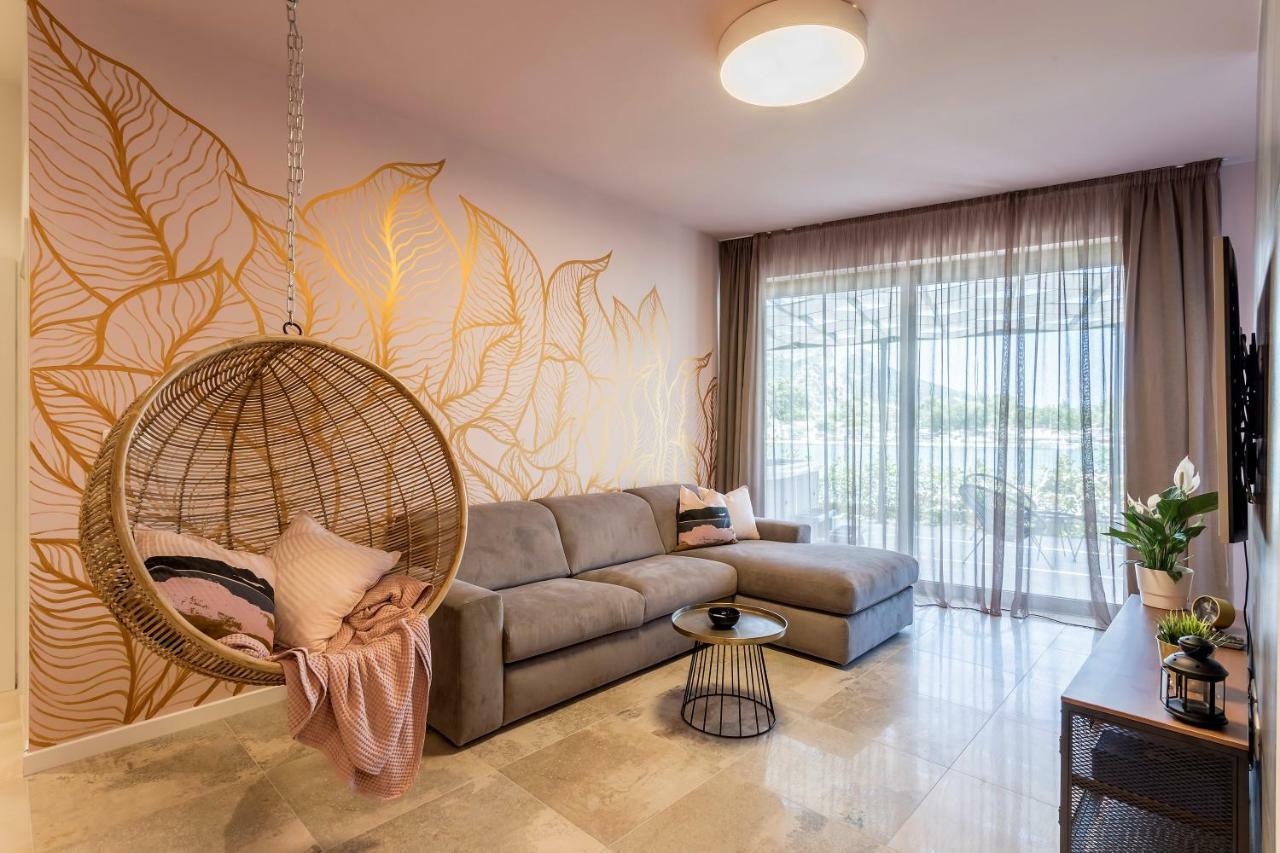 Luxury Apartment With Hot Tub Omiš Kültér fotó