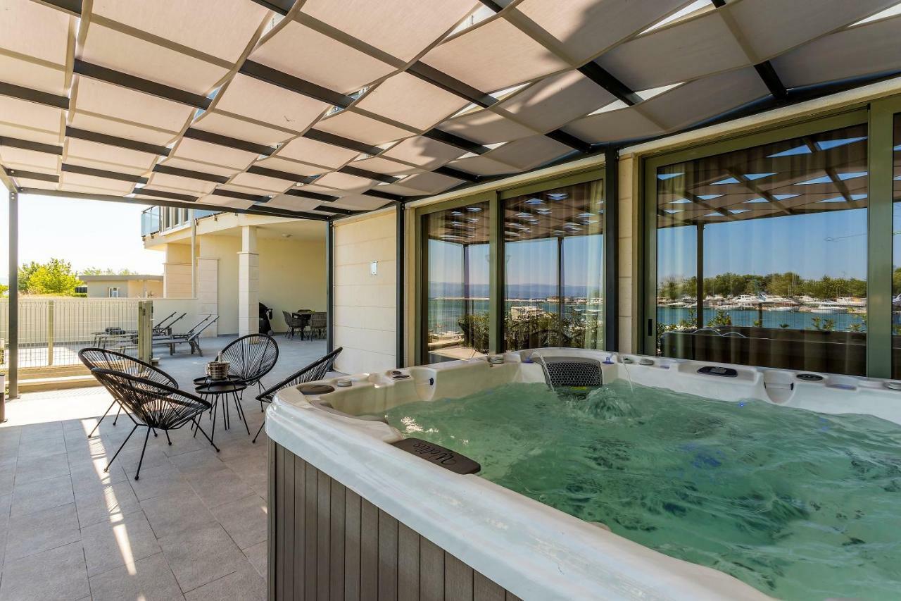 Luxury Apartment With Hot Tub Omiš Kültér fotó