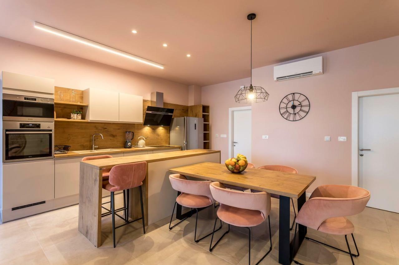 Luxury Apartment With Hot Tub Omiš Kültér fotó
