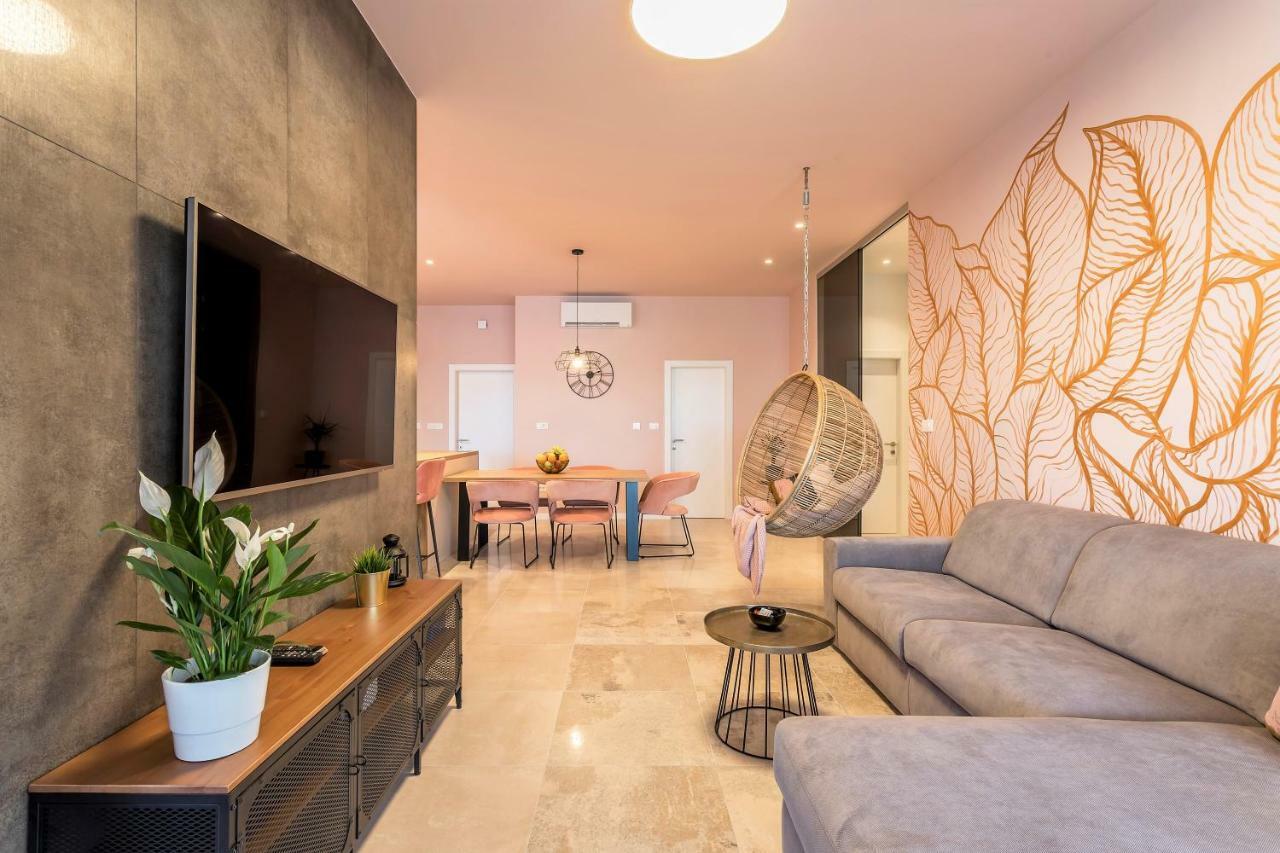 Luxury Apartment With Hot Tub Omiš Kültér fotó