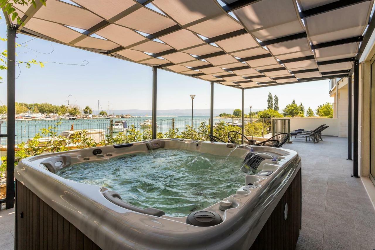 Luxury Apartment With Hot Tub Omiš Kültér fotó