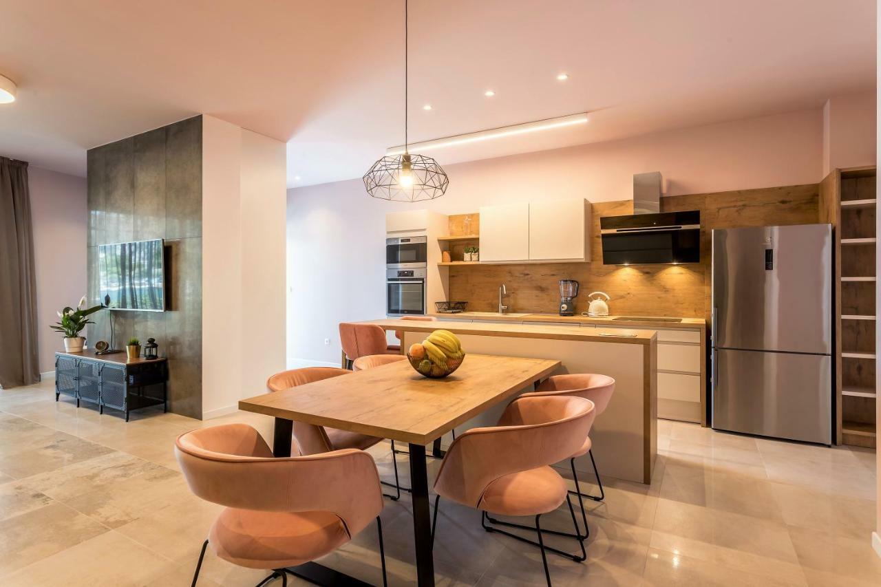 Luxury Apartment With Hot Tub Omiš Kültér fotó