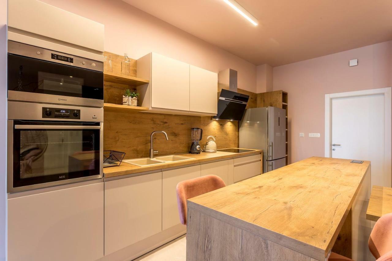 Luxury Apartment With Hot Tub Omiš Kültér fotó