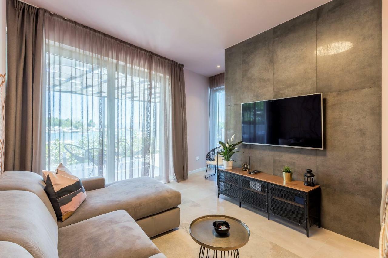 Luxury Apartment With Hot Tub Omiš Kültér fotó
