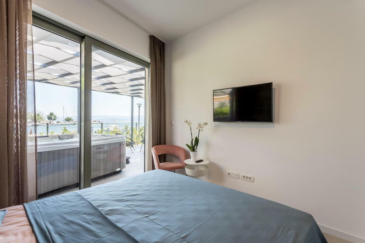 Luxury Apartment With Hot Tub Omiš Kültér fotó