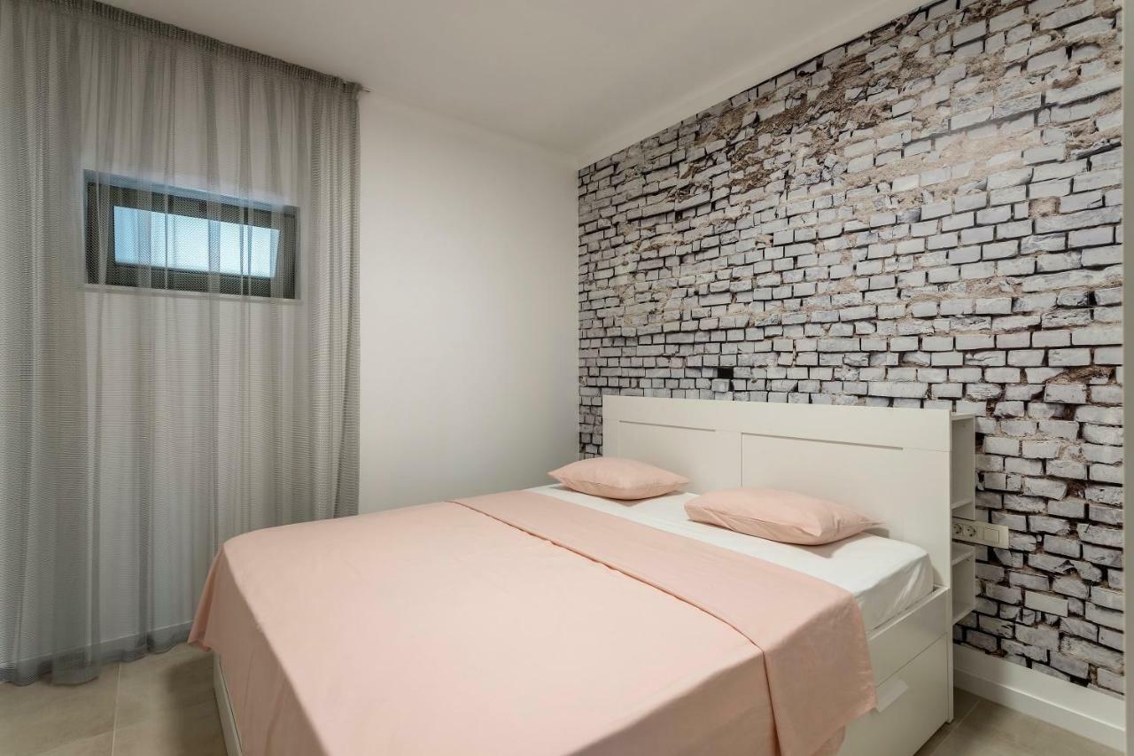 Luxury Apartment With Hot Tub Omiš Kültér fotó