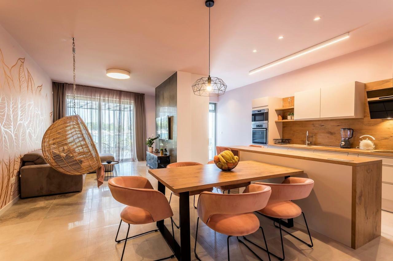 Luxury Apartment With Hot Tub Omiš Kültér fotó