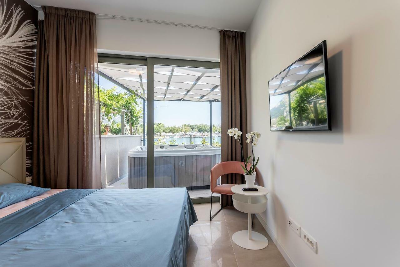 Luxury Apartment With Hot Tub Omiš Kültér fotó